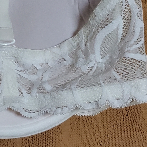 Elegant White Lasenza Bra - Picture 4 of 7